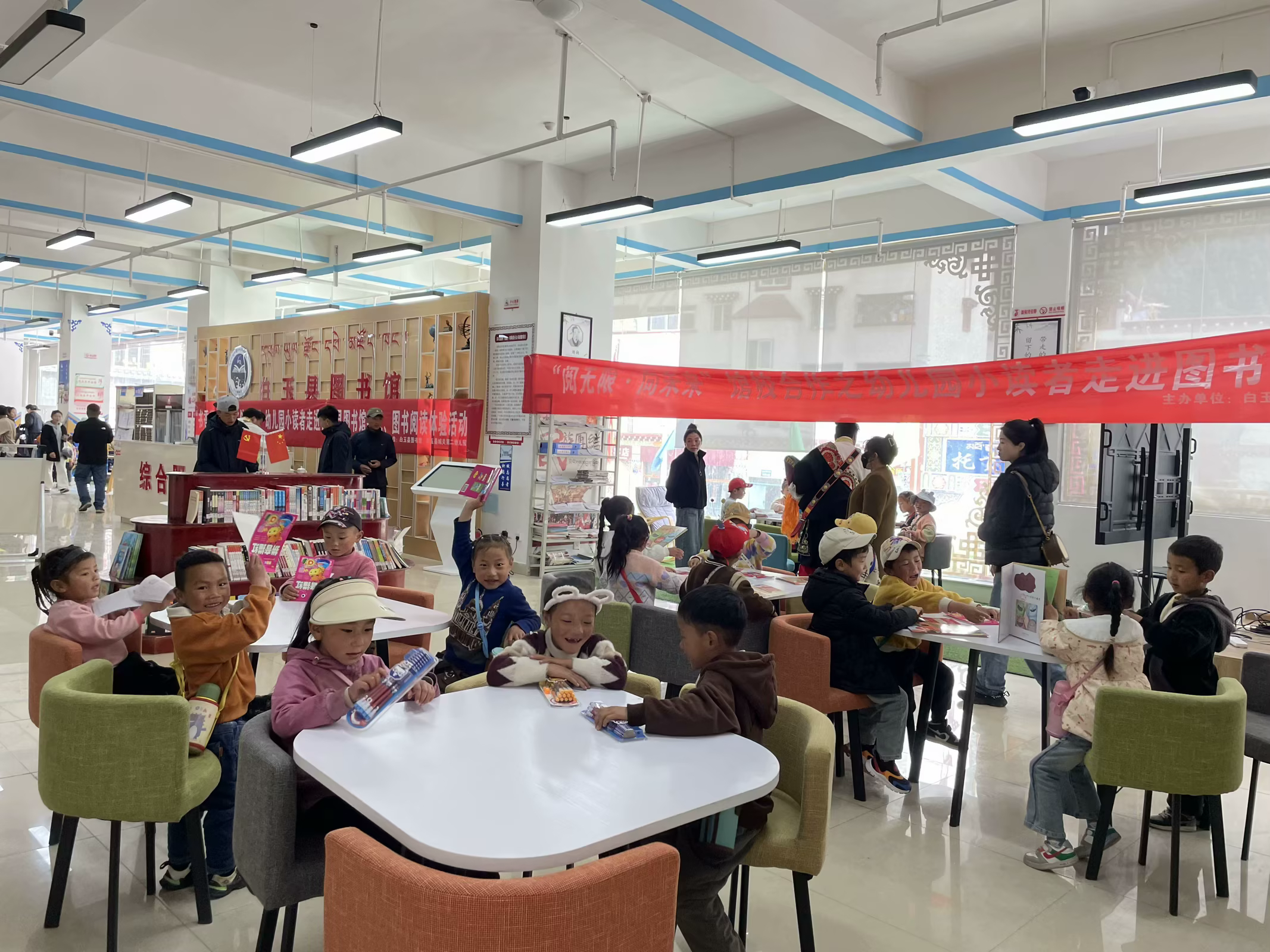 捐資208萬余元，改造提升白玉縣圖書館、文化館